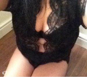 Ounissa escorts in Middleburg Heights, OH
